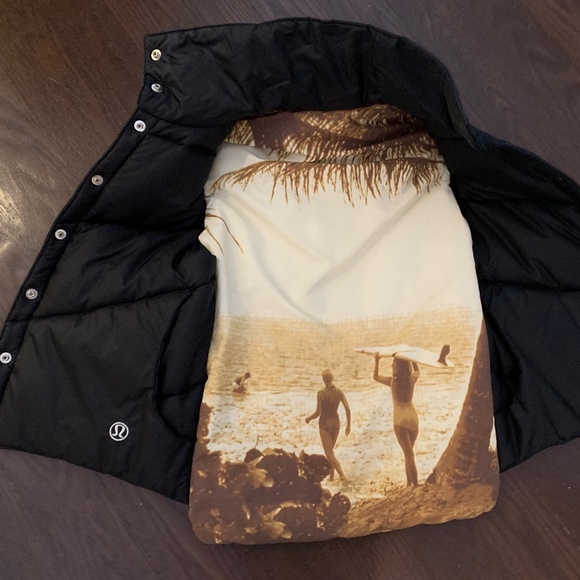 Lululemon Ladies reversible padded vest - Picture 4 of 7